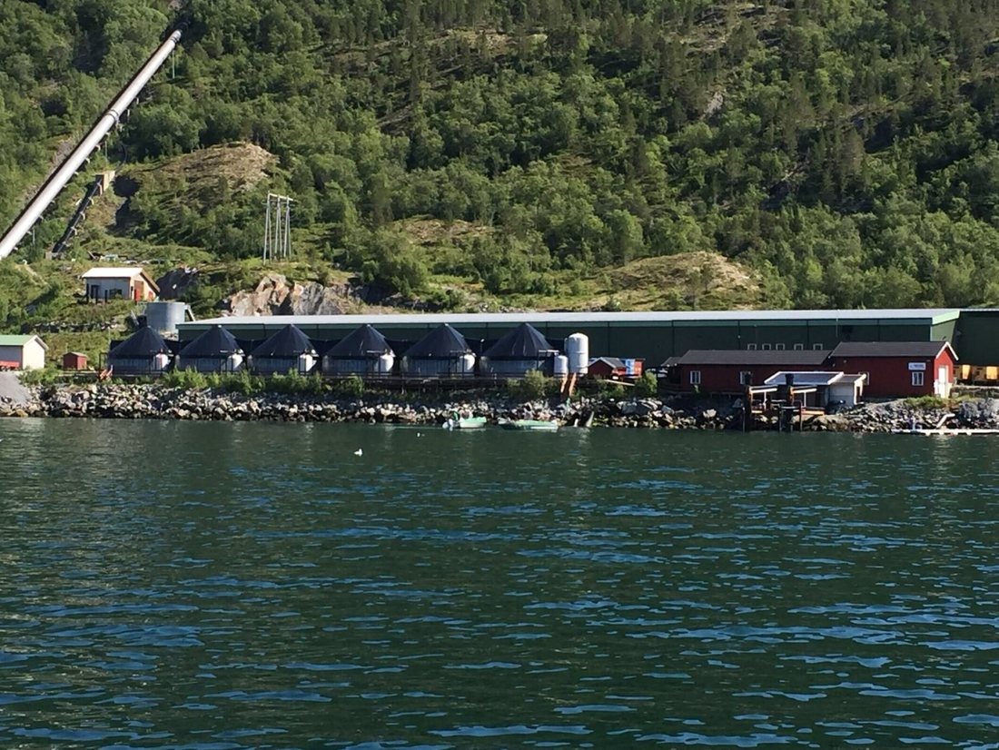Feeding system at Gryt&aring;ga Settefisk